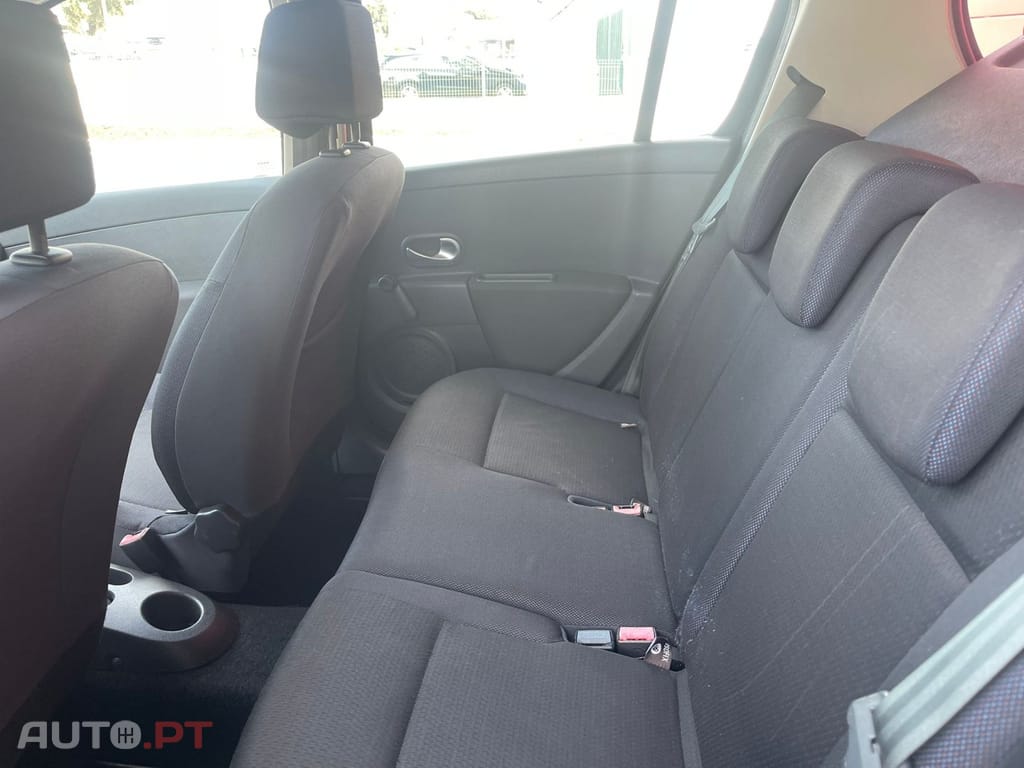 Renault Clio 1.2 16V Confort Authentique