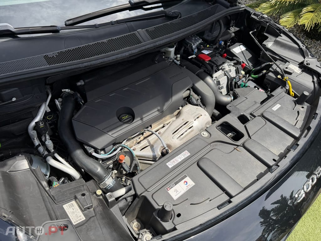 Peugeot 3008 1.6 Hybrid Allure e-EAT8
