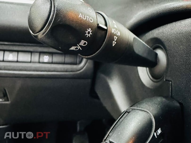 Peugeot 208 1.2 VTi SE Style