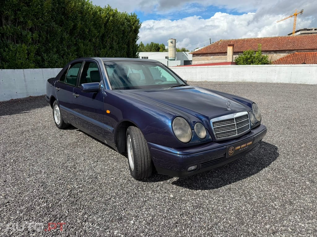 Mercedes-Benz E 220 D Classic