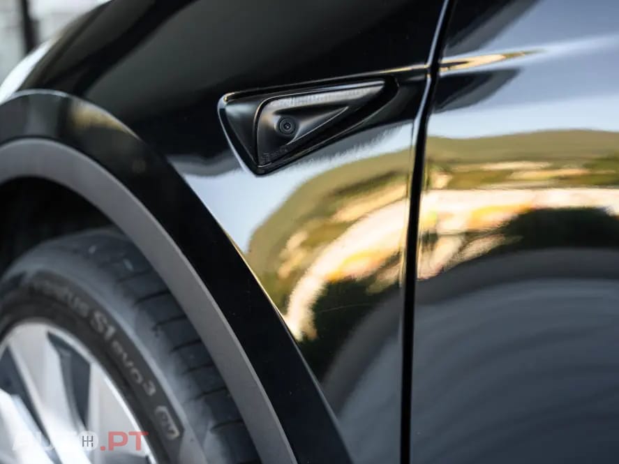 Tesla Model Y Long Range Dual Motor AWD