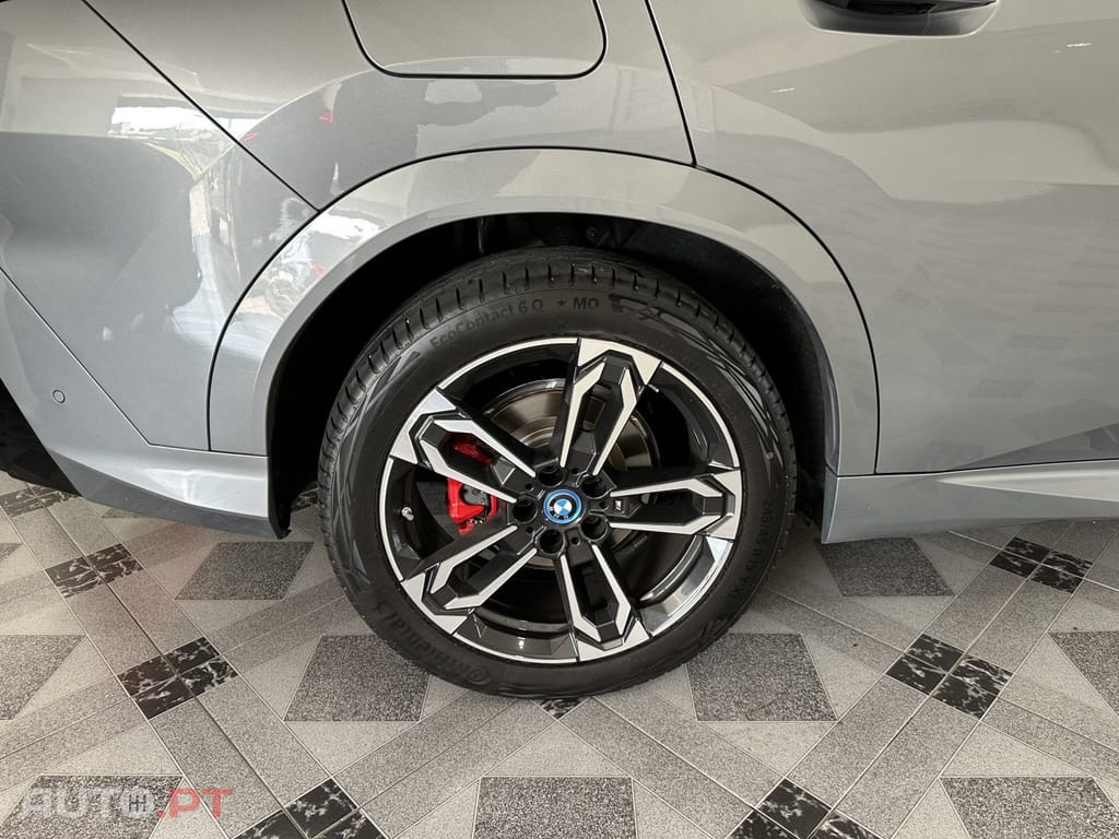 BMW iX2 eDrive20 Pack Desportivo M