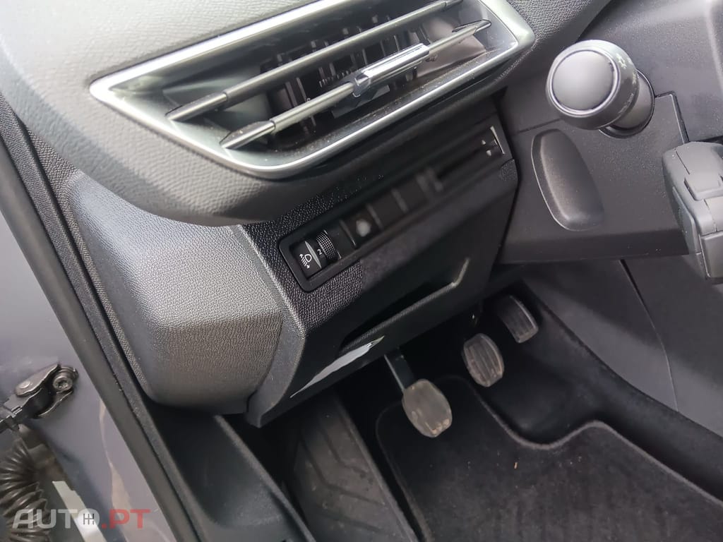 Peugeot 3008 1.2i Active BUSINESS