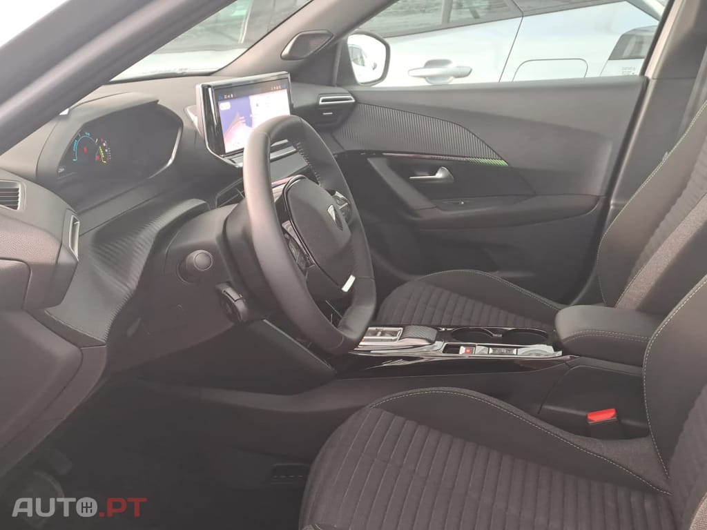 Peugeot E-2008 Active