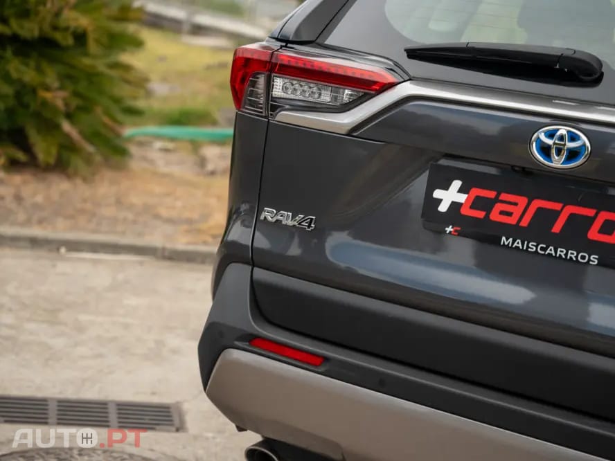 Toyota RAV4 2.5 HDF Comfort — fotografia 9