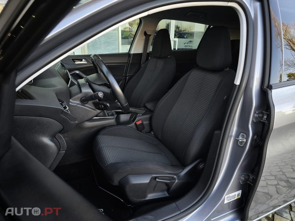 Peugeot 308 1.5 BlueHDi Style J17