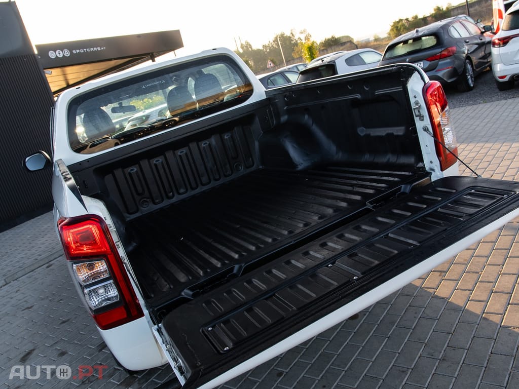 Mitsubishi L200 2.3 DI-D CD Invite 4WD