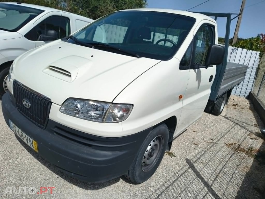 Hyundai H-1 Starex caixa aberta com rodado duplo