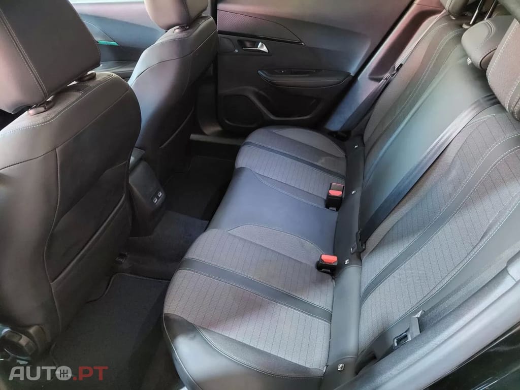 Peugeot 2008 1.2 PureTech Allure Pack