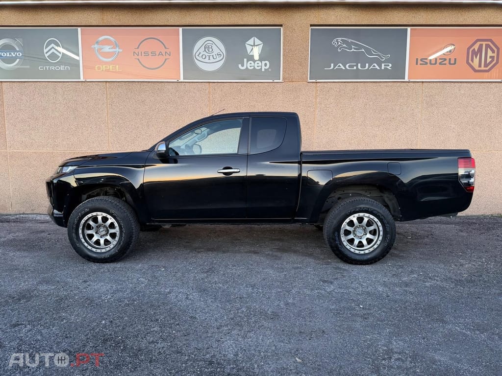 Mitsubishi L200 2.3 DI-D Strakar CD Connect Edition 4WD