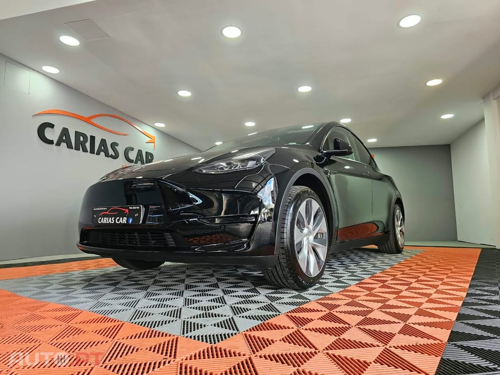 Tesla Model Y Standard Long Range RWD