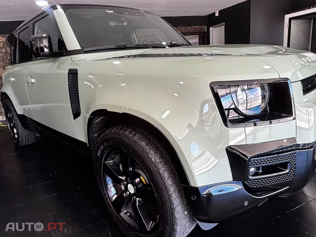 Land Rover Defender 2.0 P300e 110 AWD Trophy Edition Deep Sandglow