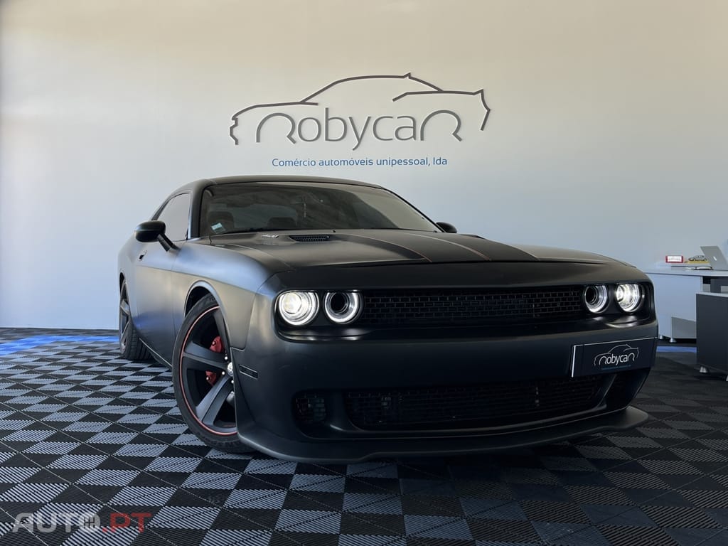 Dodge Challenger 6.1 SRT8