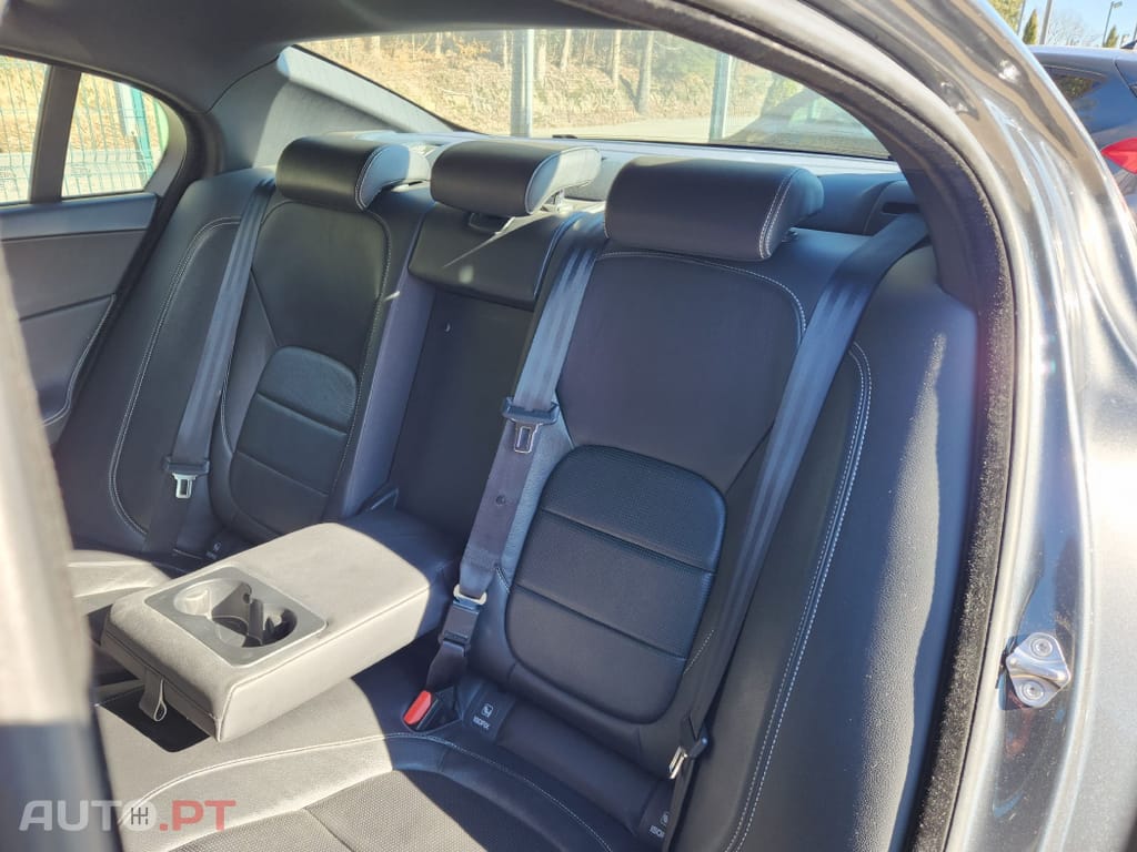 Jaguar XE 2.0 D R-Sport