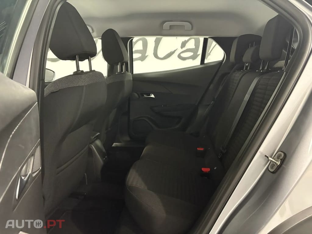 Peugeot 2008 1.2 PureTech Active EAT8