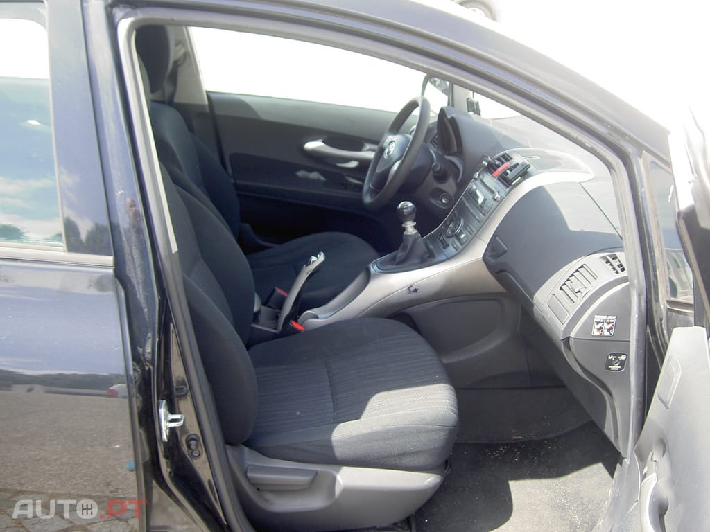 Toyota Auris 1.33 VVTI A/C+VSO