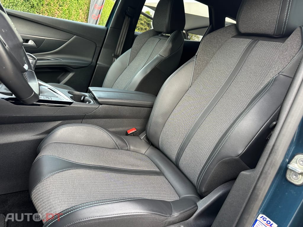 Peugeot 3008 1.2 PureTech 130 Stop & Start Allure Business-Pack