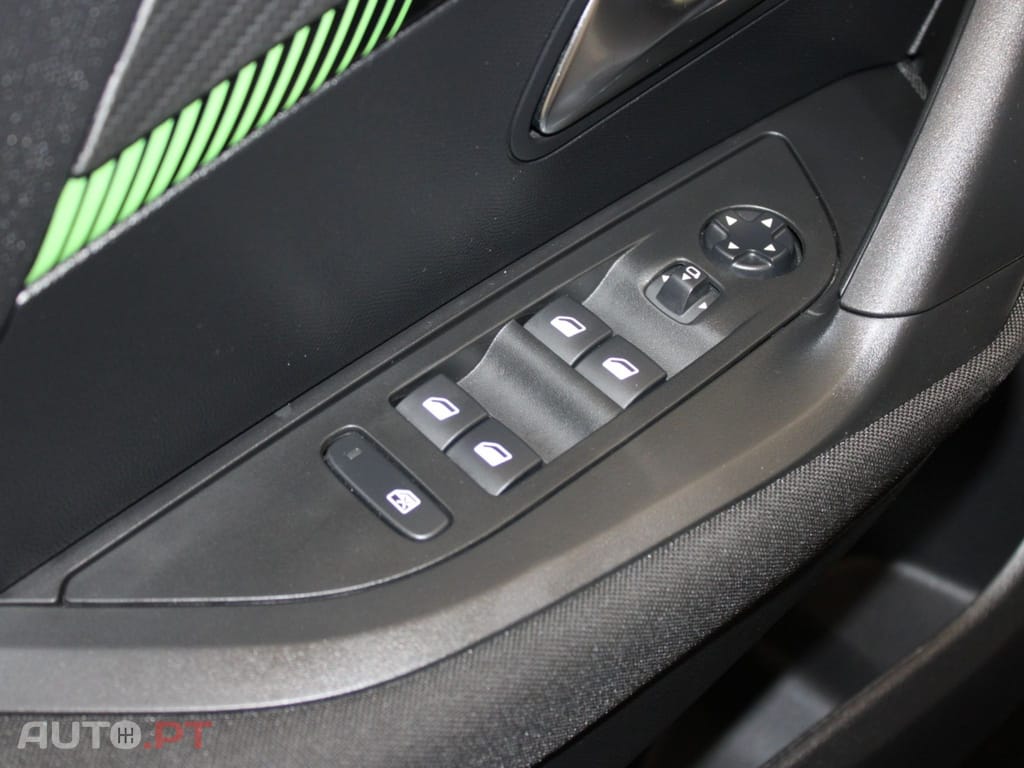 Peugeot 2008  1.5 BHDI ACTIVE I.V.A DEDUTIVEL 