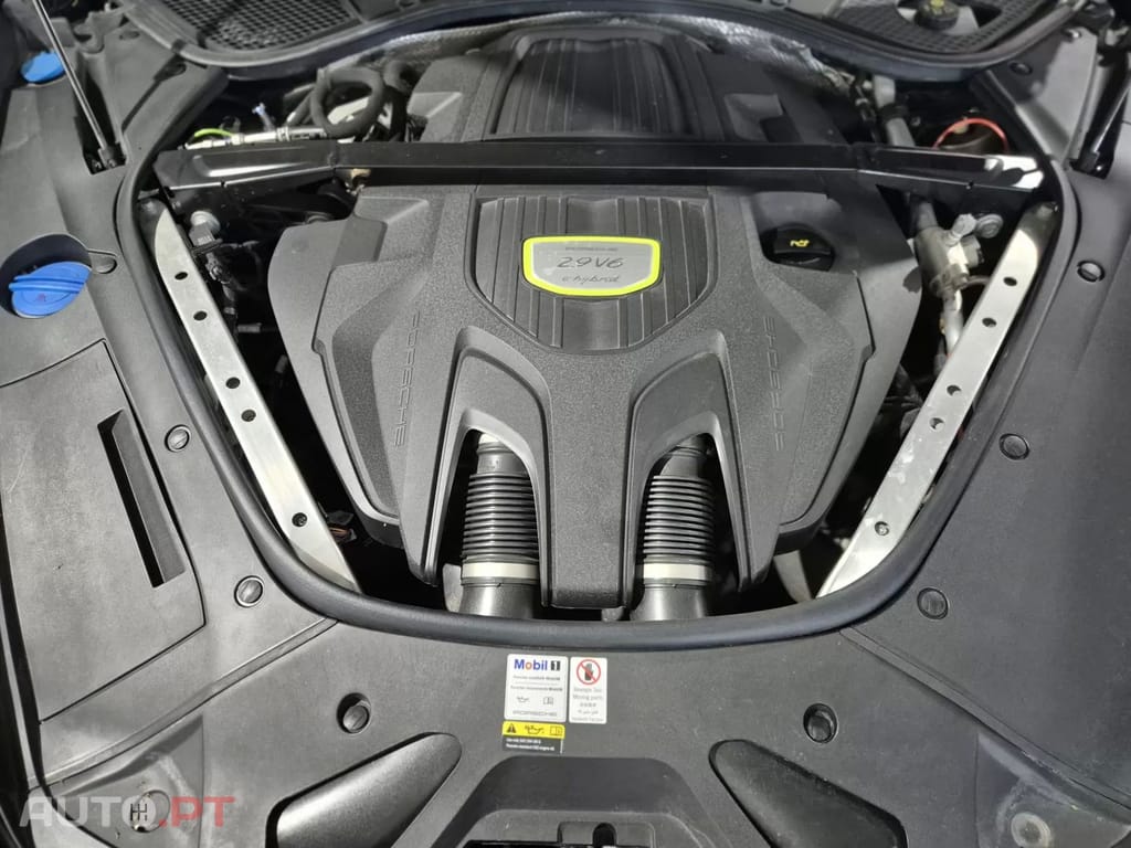 Porsche Panamera 4 E-Hybrid