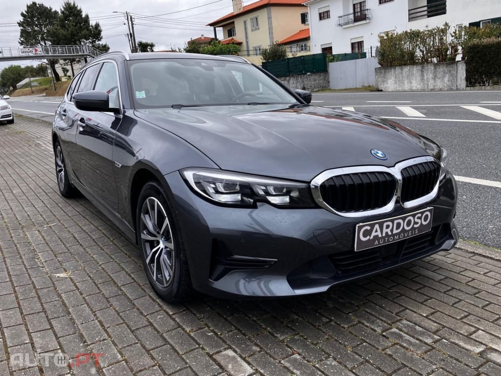 BMW 330 e Touring Auto