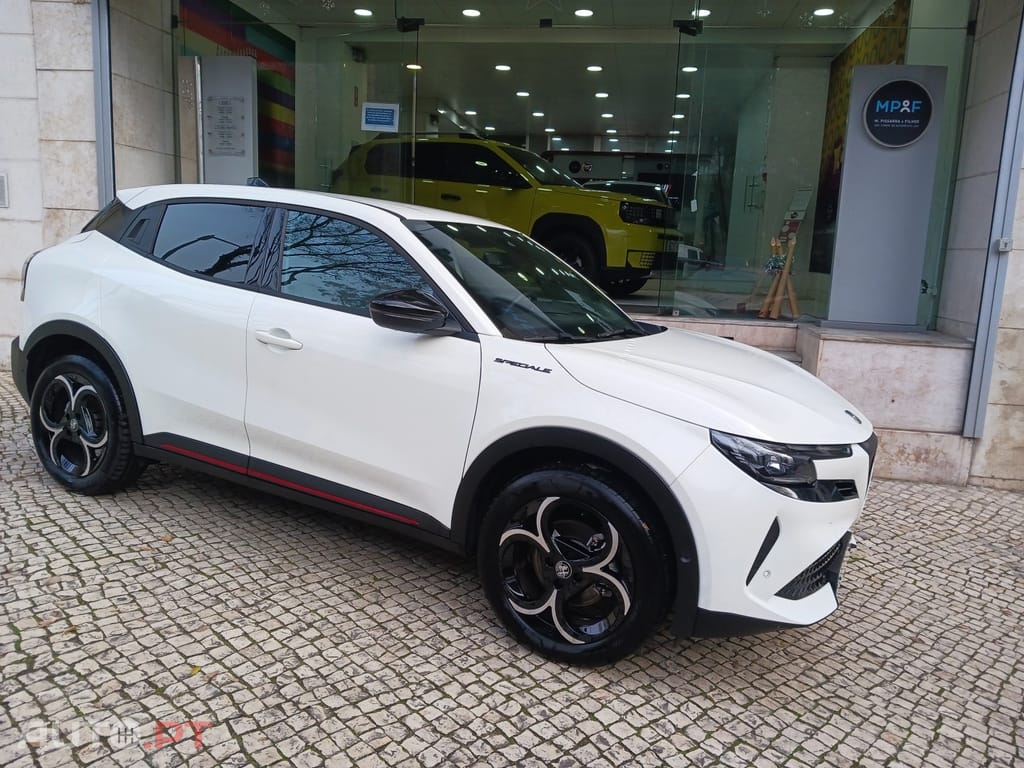 Alfa Romeo Junior 1.2 Speciale eDCT6