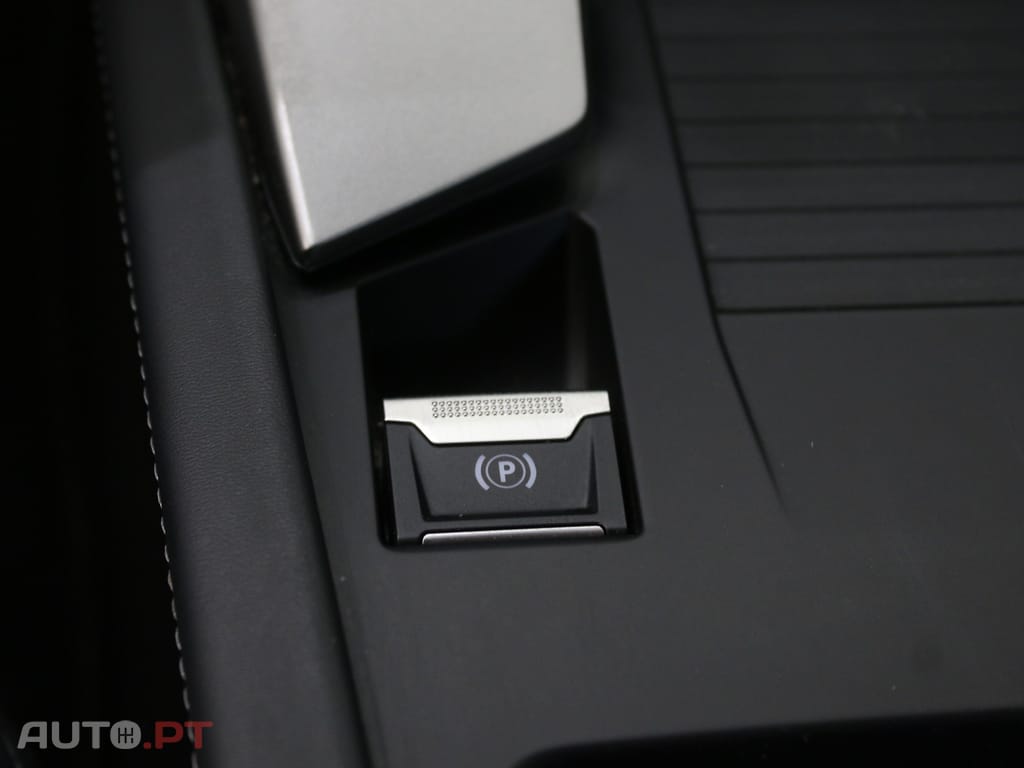 Peugeot 408 1.2 PureTech Allure EAT8