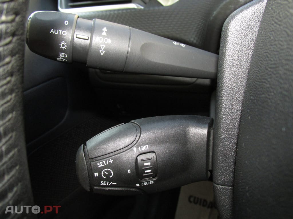 Peugeot 2008 1.2 PureTech Signature