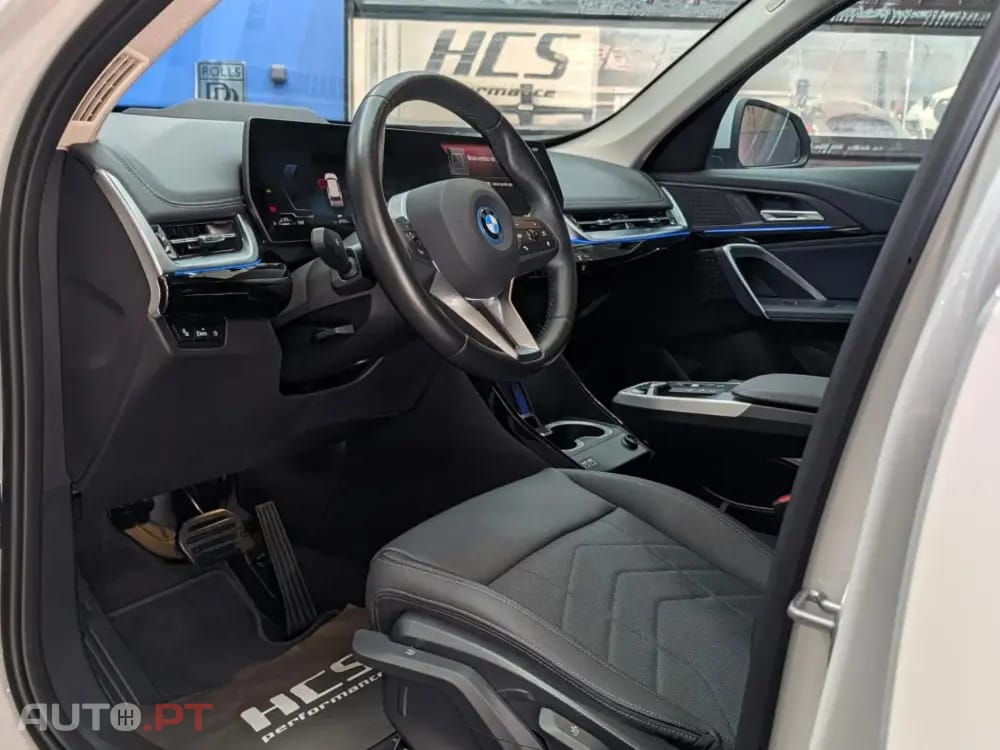BMW X1 xDrive25e xLine — fotografia 38