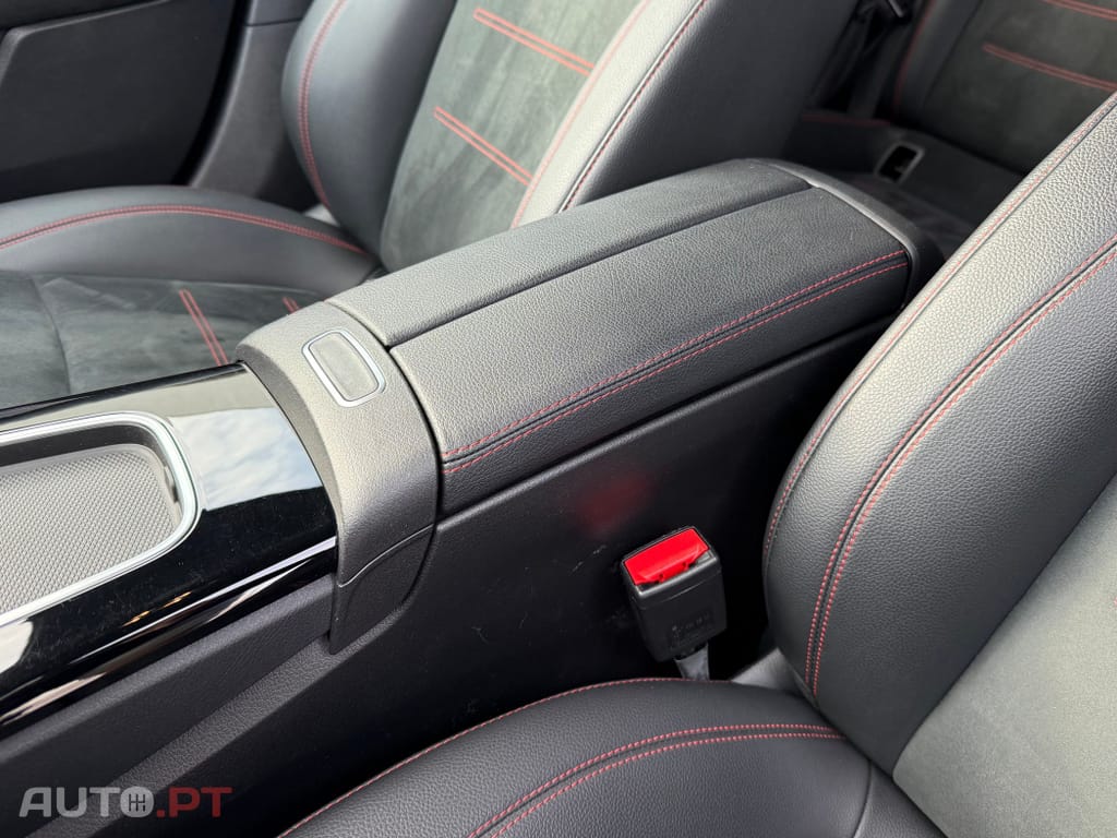 Mercedes-Benz A 250 e AMG Line