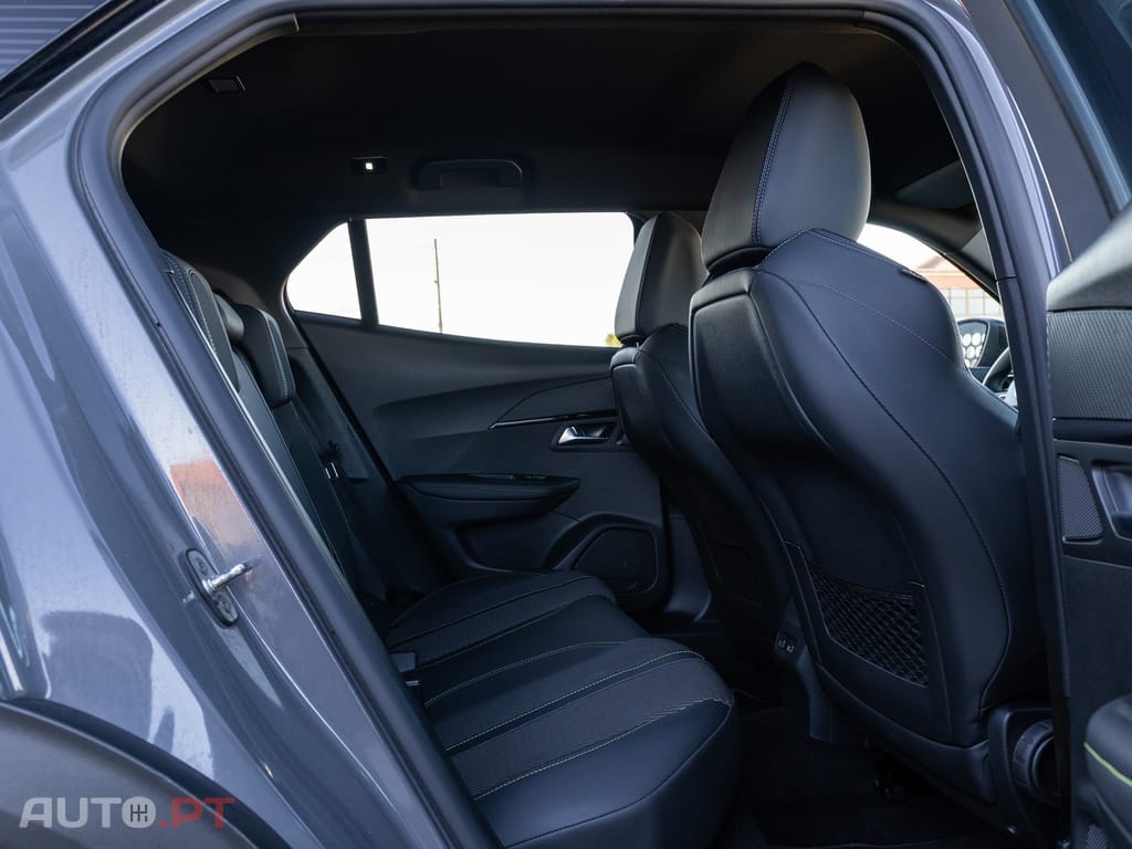 Peugeot 2008 1.2 PureTech GT EAT8