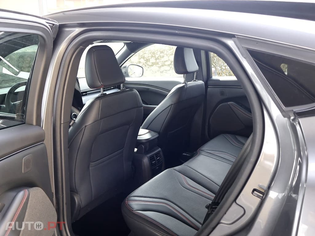 Ford Mustang Mach-E AWD PREMIUM