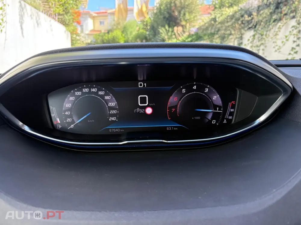 Peugeot 5008 1.2 PureTech Allure EAT8