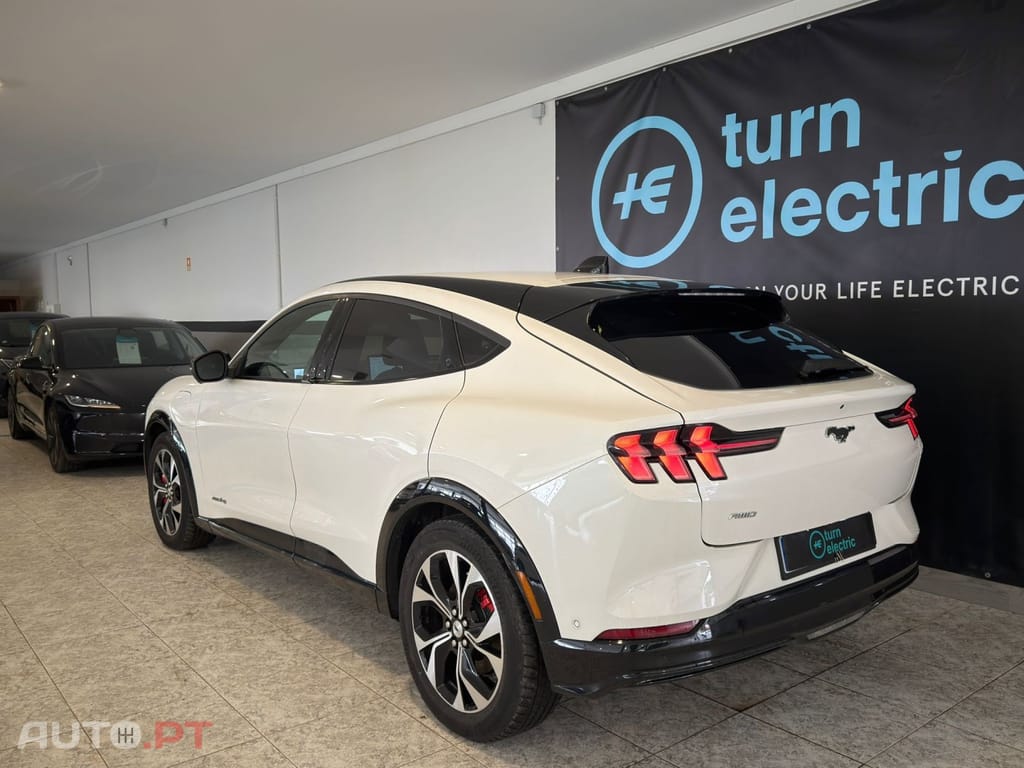 Ford Mustang Mach-E 75.7 kWh Premium AWD