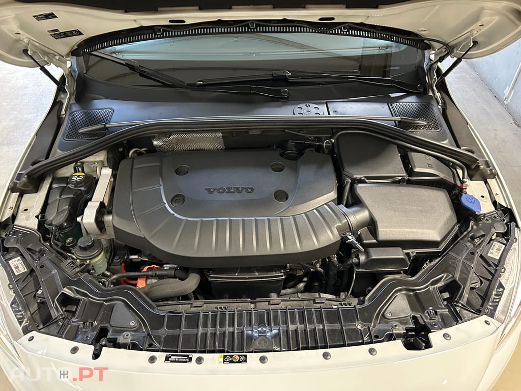 Volvo V60 R-Design D6 PLUG IN