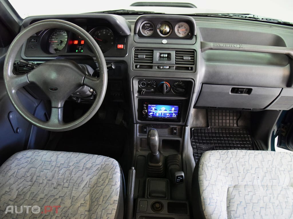 Mitsubishi Pajero 2.5 TD GL Canvas Top