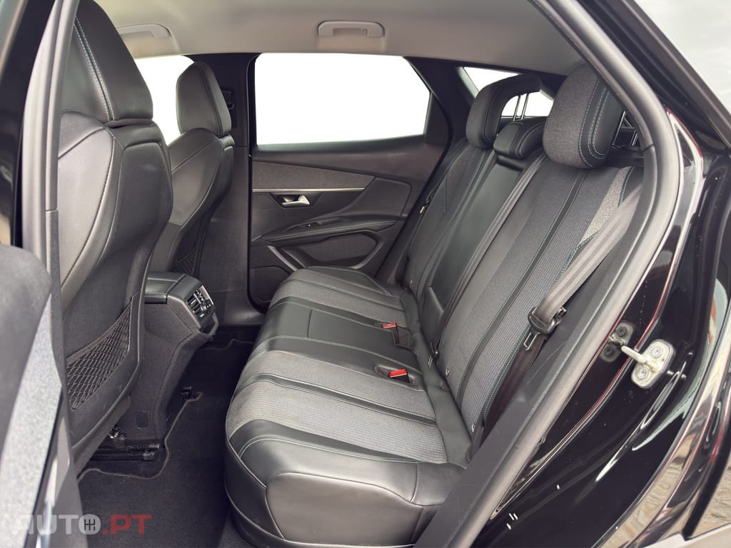 Peugeot 3008 1.6 Hybrid Allure e-EAT8