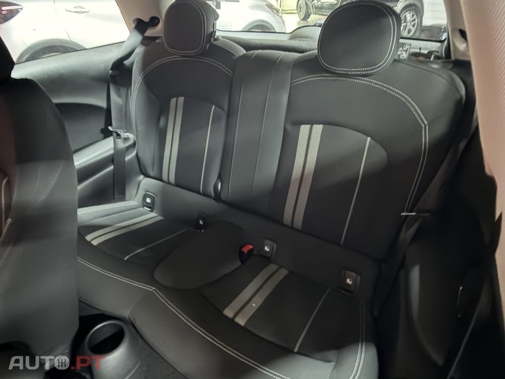 MINI Cooper Cooper SE Premium Essential