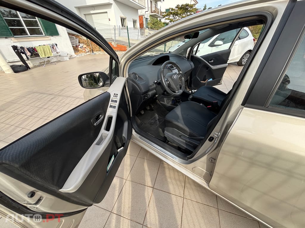 Toyota Yaris C/ GPL. -  1.3 VVT-i High Pack +Navi & GPL