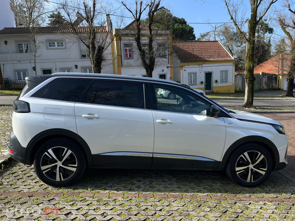 Peugeot 5008 GT HYBRID 136CV