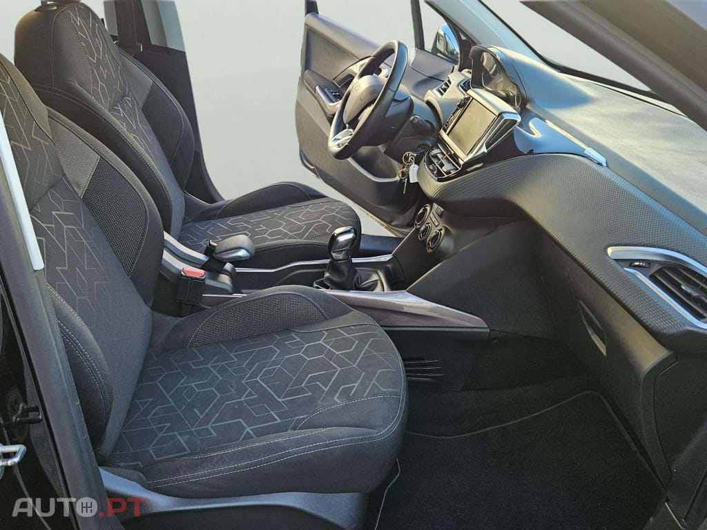 Peugeot 2008 1.2 PureTech Shine Style