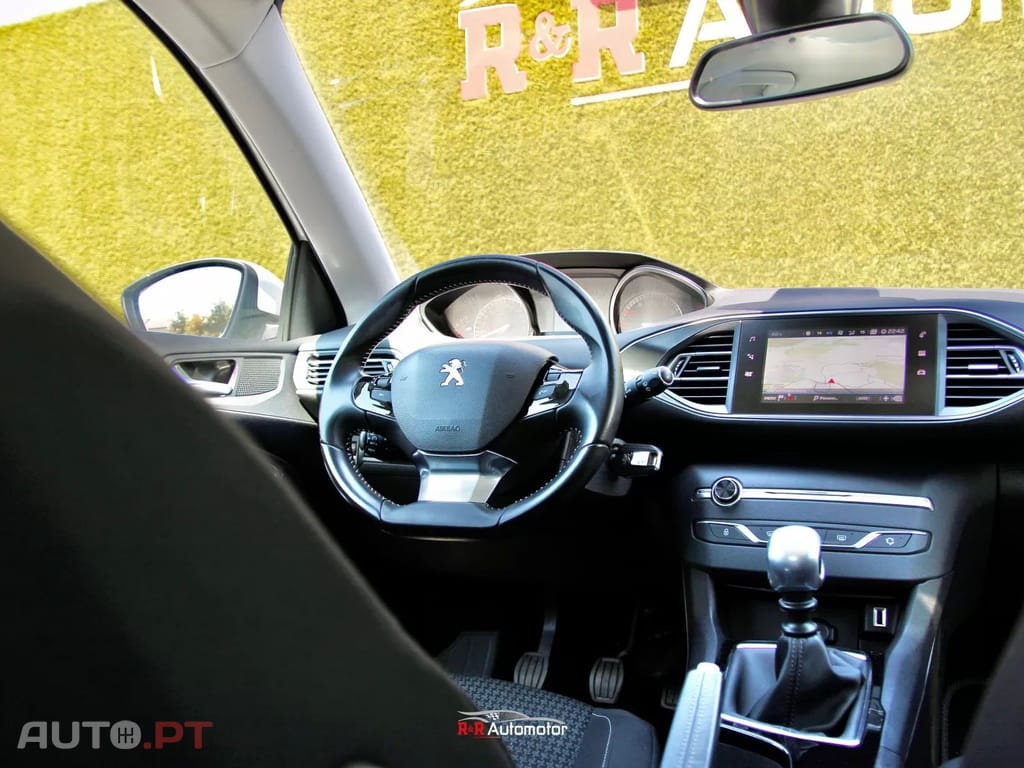 Peugeot 308 1.2 PureTech Business Line