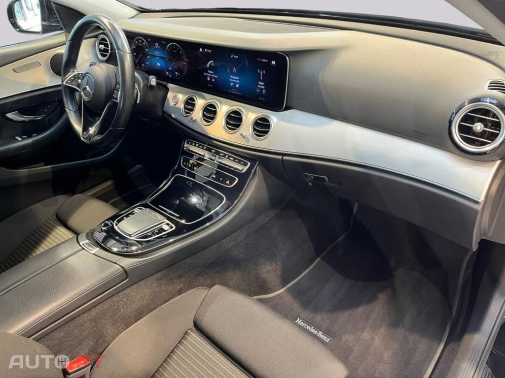 Mercedes-Benz E 300 I.V.A DEDUTÍVEL e T Avantgarde