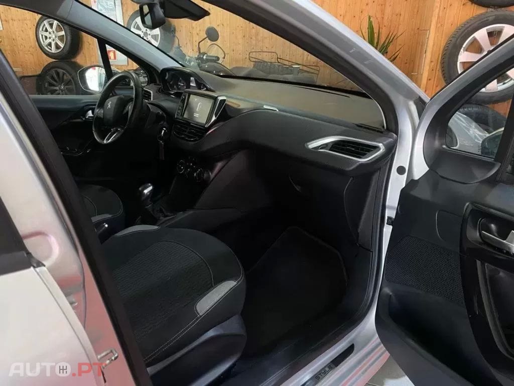 Peugeot 208 1.2 VTi SE Style
