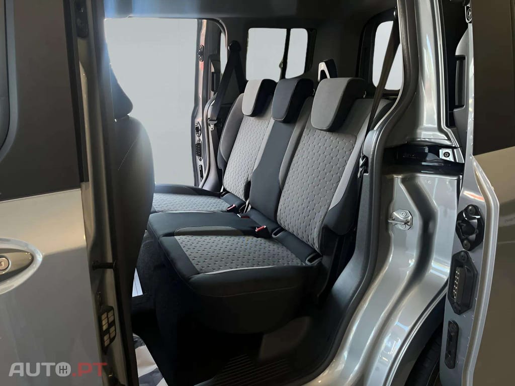 Ford Tourneo 1.0 EcoBoost Titanium