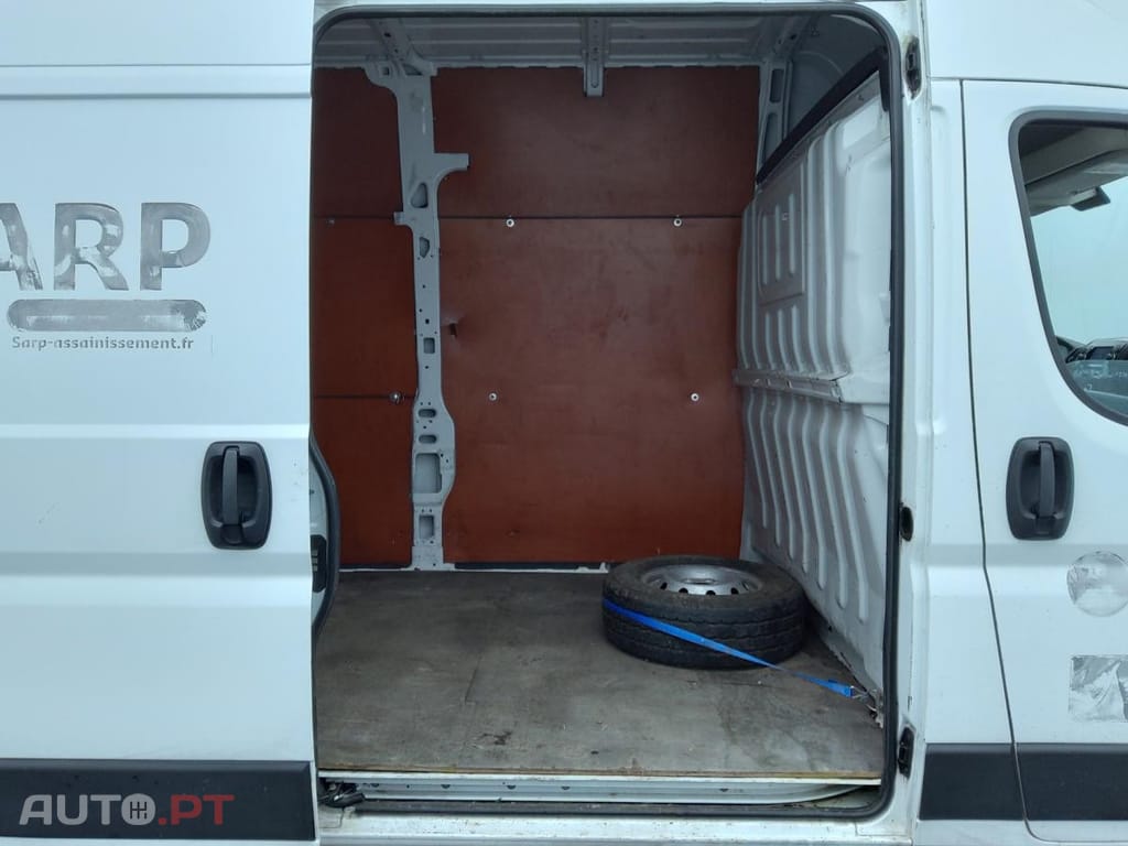 Peugeot Boxer 2.0 BlueHDi 335 L3H3 Premium