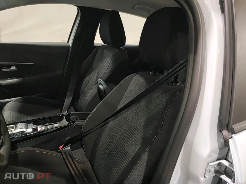 Peugeot E-208 50 kWh Style