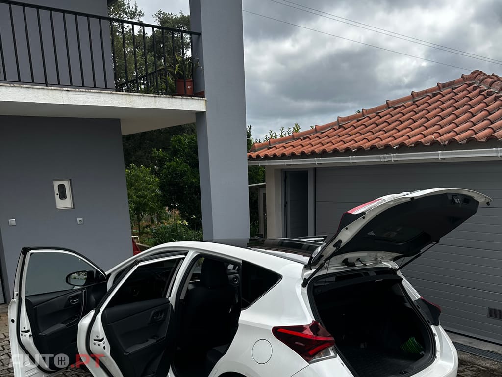 Toyota Auris Confort + pack tecnho