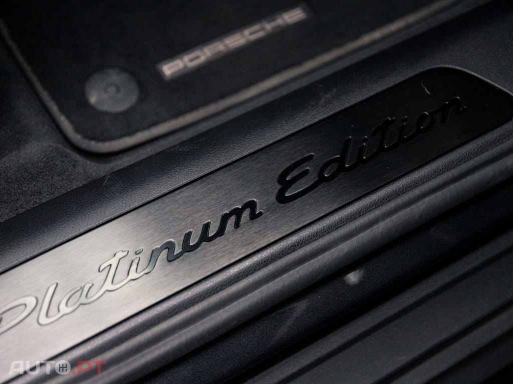 Porsche Panamera 4 E-Hybrid Platinum Edition