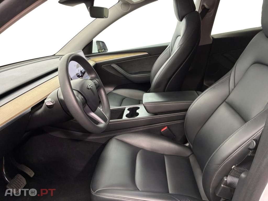 Tesla Model Y Standard RWD