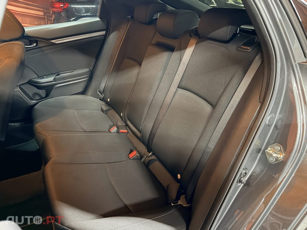 Honda Civic 1.0 i-VTEC Elegance Navi